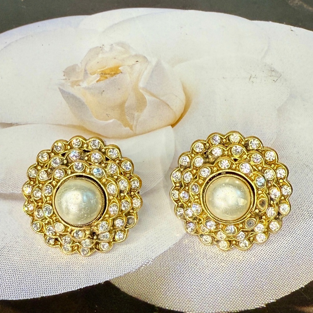 CHANEL Vintage Clip-On Earrings
